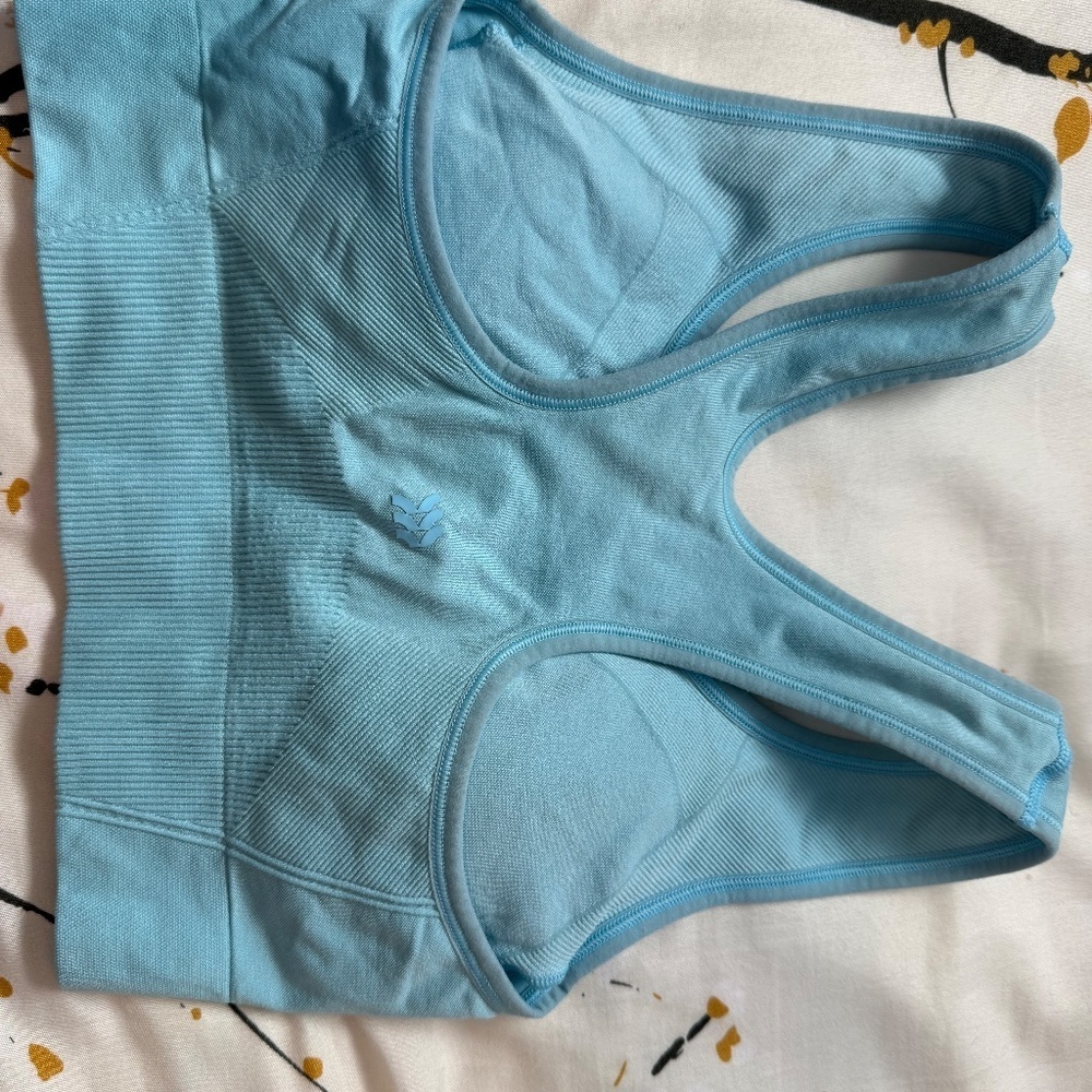 All in Motion Light Blue Seamless Sports Bra β Size Medium β Comfortable & Suppo - Picture 2 of 3